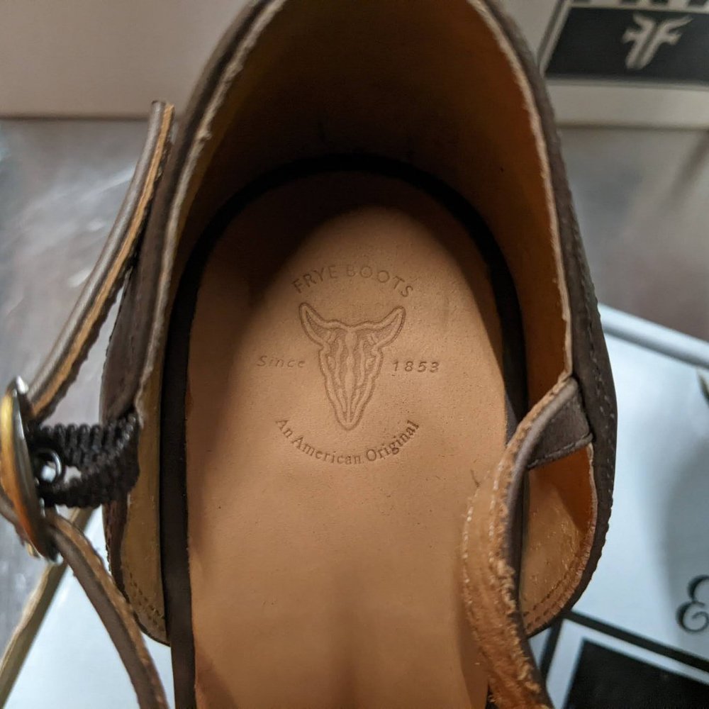 Frye - Ada Vintage Strap - Bark - Picture 5 of 11